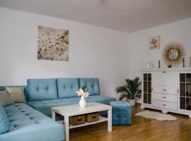 Collosal Apartment with Garden, hotel dicht bij: treinstation Obor, Boekarest