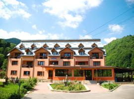 Complex Turistic Cristal, hotel u gradu Slanic-Moldova