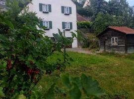 Old Bavarian House on the Romantic Road, hotel with parking in Harburg