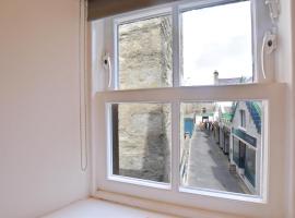 Modern Commercial Street Maisonette, holiday rental in Lerwick