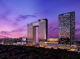 Novotel Ambassador Seoul Yongsan, отель в Сеуле, рядом находится Торговый центр I'Park