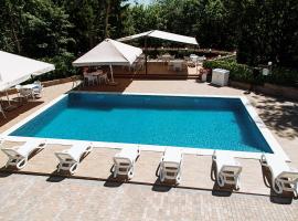 Отельно-ресторанный комплекс Златогор, hotel en Lubny