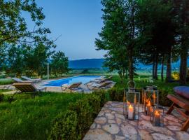 Beautiful cottage with heated pool for 22 ppl, hotel u Plaškom