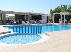 Captain's Beach Apartments, hotel u gradu Kisamos