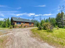 Twin View Log Home, vacation home in Carroll