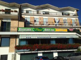 Hotel Pina Ristorante, hotel a Isola del Gran Sasso d'Italia