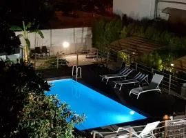 Il Giardino Di Flora con Piscina & Jacuzzi