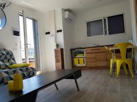 Angers Green Lodge - Yellow Sun Appartement, chalet di Angers