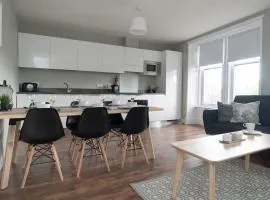 GreenStar Apartments - 2 Minute Walk away Into City Centre - 6 Individual Flats - Next to Abertay University - 1 Bed 2 Bed & 3 Bedroom Flats - Fully Equipped - Short - Mid - Long Stays Welcome