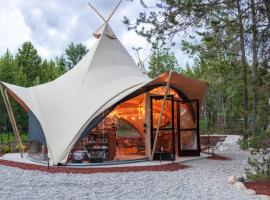 Under Canvas Glacier: Coram şehrinde bir otel