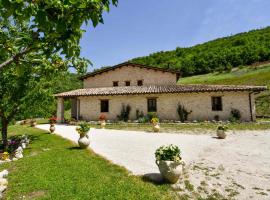 AGRITURISMO LA VALLE DEI BRONZETTI，卡夏的家庭式飯店