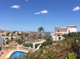Traumvilla auf dem Cumbre del sol: Benitachell'de bir otoparklı otel