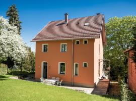 Holiday home with terrace, Hotel in Eisenach