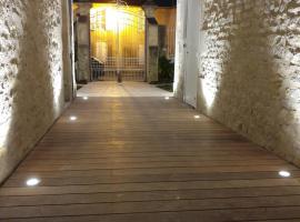 Au Loup Historic Apartments, apartmanhotel Bayeux-ben