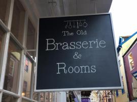 The Old Brasserie & Rooms @ no.8, hótel í Dartmouth