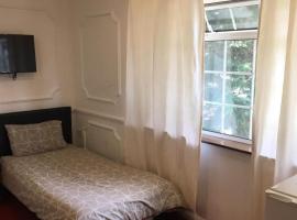 Hatfield SAVE-MONEY Rooms - 10over10 for PRICE!, homestay in Hatfield