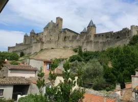 Montez au créneau, Face à la Cité vue sublime