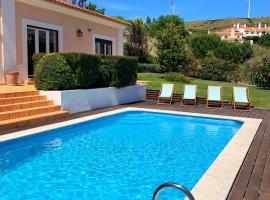 Villa with swimming pool in Golf Resort, hotel with parking in Torres Vedras