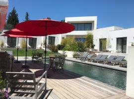 Villa le sud appartements, hotel with jacuzzis in Cassis