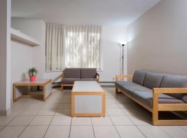 Backpacker College @ Simon Fraser University, hotel in Burnaby