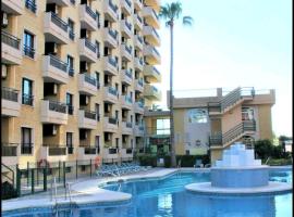 nice apartment in hotel ronda 4 first beach line, resort em Fuengirola