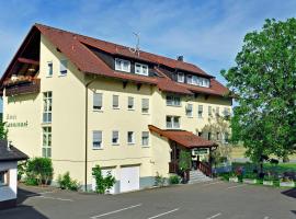 Hotel Tannenhof, ξενοδοχείο σε Steinen
