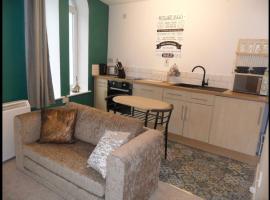 1 Tŷ Mona Church Street Apartment, ξενοδοχείο σε Llangefni