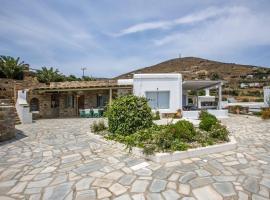 Andrea's Tinos House, huvila kohteessa Agios Sostis