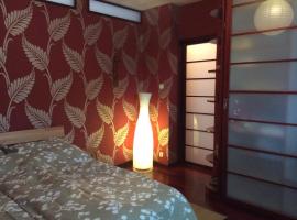 Beautiful, exotic 2 room flat with balcony and air-con in Komárom, apartemen di Komarom