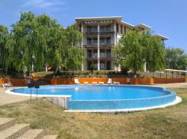 Private Apartment A12 in July Morning Seaside Resort, хотелски комплекс в Каварна