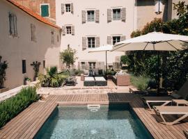 Palazzo Sbutega, nhà nghỉ B&B ở Kotor