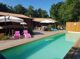 Au Bois Flotté, hotel v destinaci Hourtin