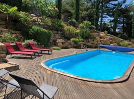 Maison avec piscine privative, ваканционна къща в Ньон