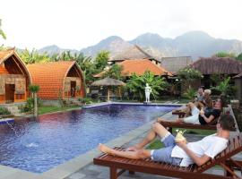 Kubu Padi Wooden House, hotell med parkering i Pemuteran