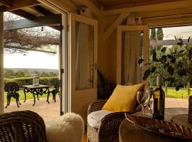 El Camino country cottage with terrace and stunning views, casa de férias em Hepburn Springs