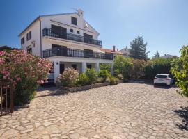 Rooms Miramare, hotel em Krk