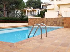 Preciosa casa con piscina de agua salada y aire acondicionado, hotell i Llança