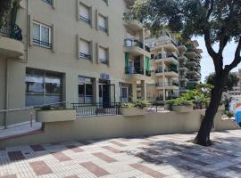 Faro SOLO para MUJERES: Platja d'Aro şehrinde bir hostel