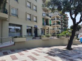 Faro SOLO para MUJERES, hotel en Platja d'Aro