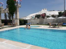 Hotel HAL-TUR, hotelli kohteessa Pamukkale lähellä maamerkkiä Pamukkale Travertinesin kalkkikiviesiintymä