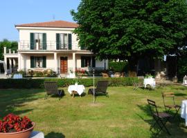 VILLA LE ROSE, bed and breakfast en Cavour