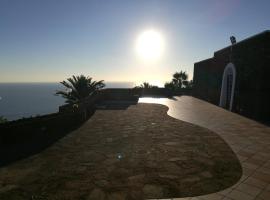 DAMMUSI IL CARRUBO, B&B in Pantelleria