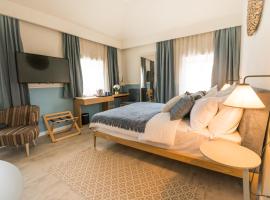 La Villa Boutique Hotel, hotel near Mogren Beach, Budva