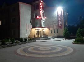 Готель Адріана, hotel cerca de Stantsiya Balin, Dunaivtsi