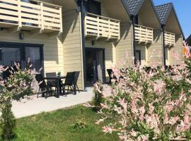 Domki Modrzewiowa 20, hotel en Rewal