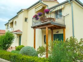 Apartments Emma, place to stay in Biograd na Moru