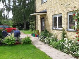 Bo hos Nancy i Ölme, hotel blizu znamenitosti železniška postaja Storfors, Kristinehamn