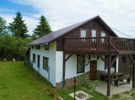 Kristóf vendégház, holiday rental in Ciumani