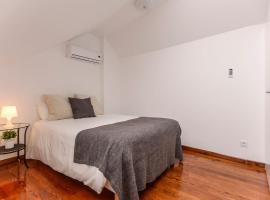 Seaside Family Townhouse - 100m from the sea!, hotel en Cascais