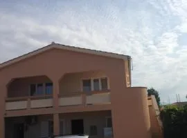 6 PARKING PLACES FOR OUR GUESTS - FULLY AIR CONDITIONED - Vir Apartment
